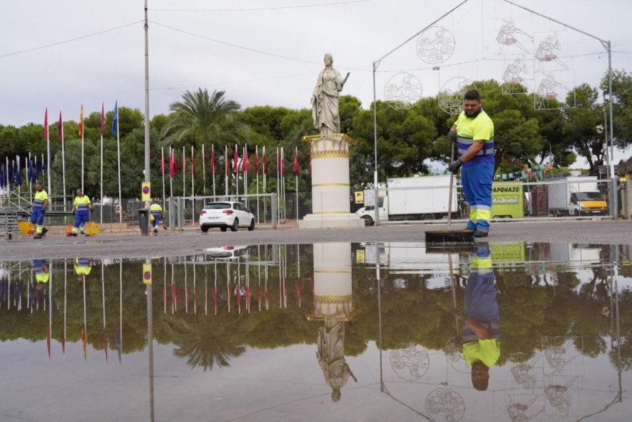 Cartagena se vuelca en recuperar el Campamento festero tras las lluvias para salvar el inicio de Carthagineses y Romanos