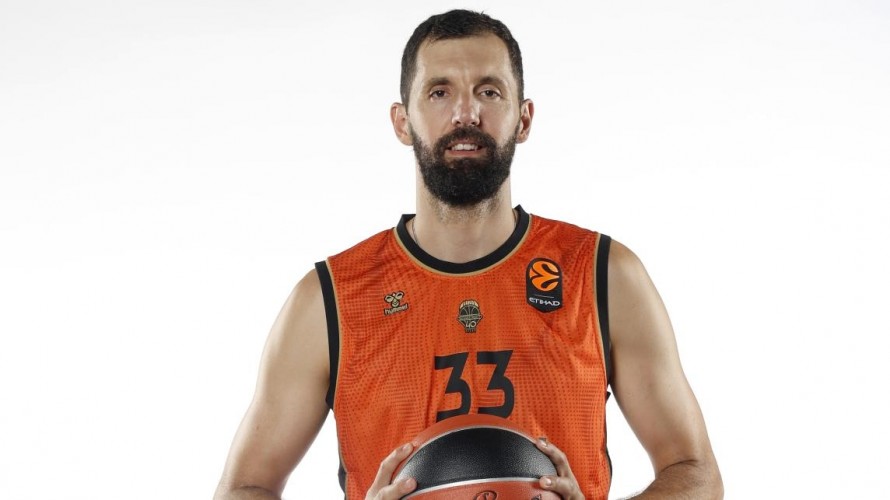 Nikola Mirotic completa su fichaje con Valencia Basket
