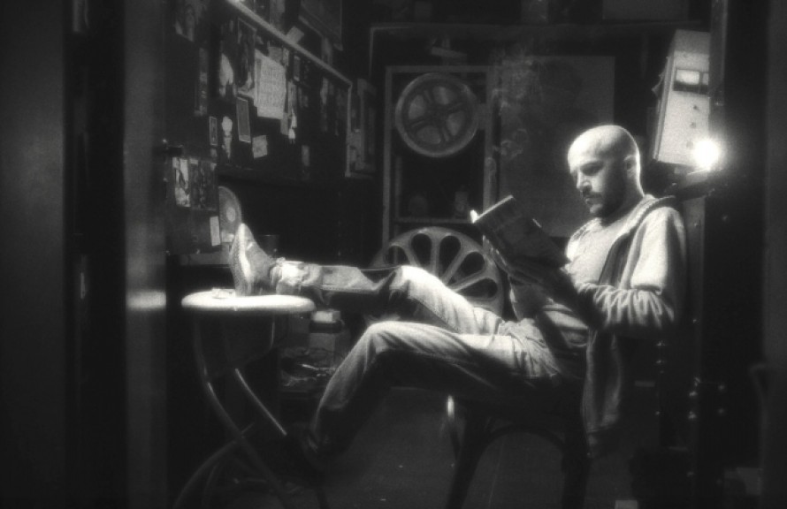 'La noche está marchándose ya' o cómo hablar del feo presente desde la cinefilia más bella
