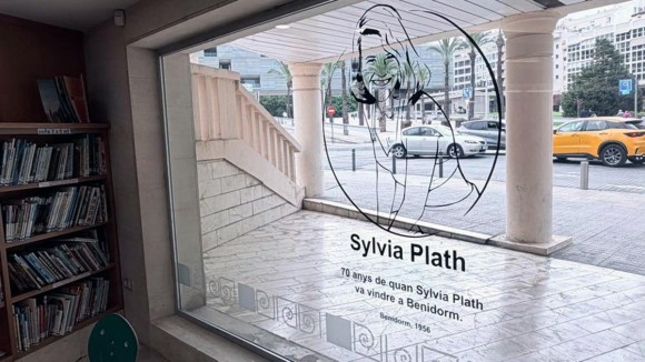 Benidorm programa una ruta para recorrer los lugares de la ciudad que inspiraron a Sylvia Plath