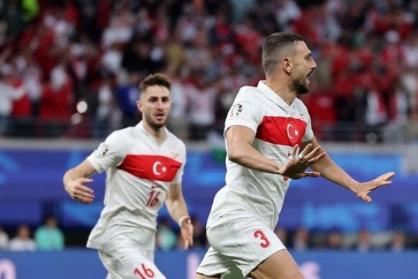 Demirel provoca la pasión turca