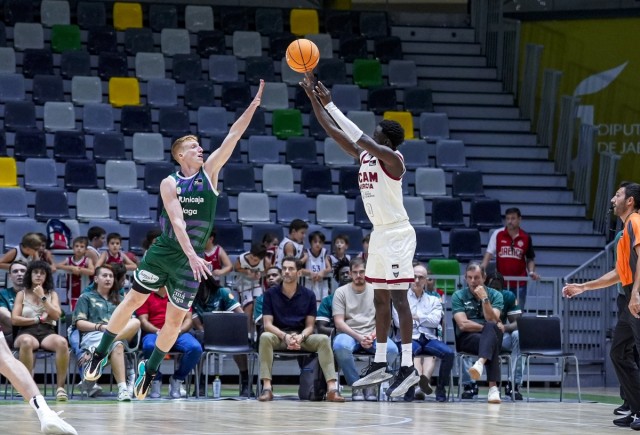 El UCAM CB encaja su primera derrota en la fase de preparación ante el Unicaja en Jaén (74-69)
