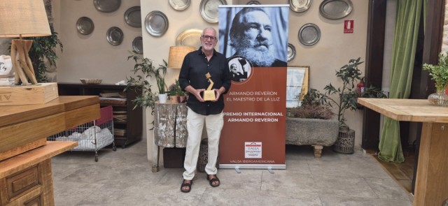 El escultor de la Vall Pere Ribera recibe un premio internacional por su carrera en las artes plásticas