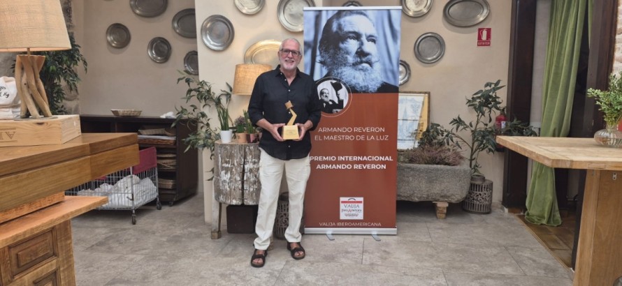 El escultor de la Vall Pere Ribera recibe un premio internacional por su carrera en las artes plásticas