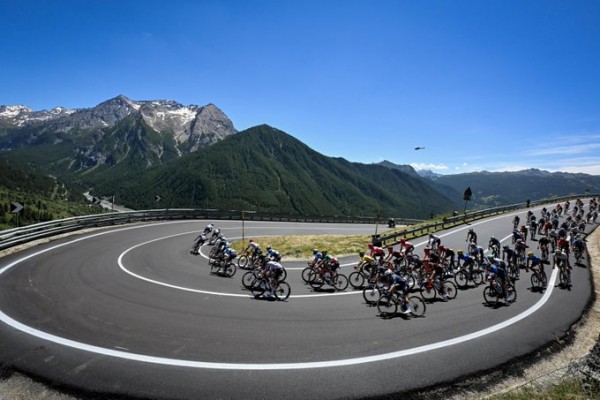 Pogacar, zarpazo en el Galibier, etapa y liderato en Valloire
