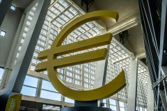 La balanza por cuenta corriente de la eurozona sube el superávit en julio un 27,3 %