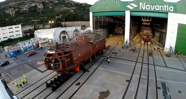 El S-83 incorpora sus motores diésel y el S-84 avanza en su construcción en Navantia Cartagena 