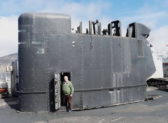 Cartagena tiene la vela del submarino Mistral tirada en un muelle de Escombreras desde 2023