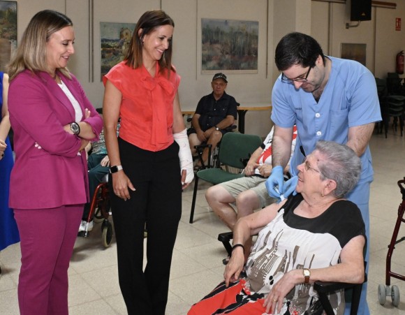 La Región inicia la vacunación contra la gripe y Covid-19 en residencias de mayores y personas con discapacidad