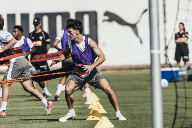 Guido, Gayà y Danjuma se reincorporan a los entrenamientos del Valencia