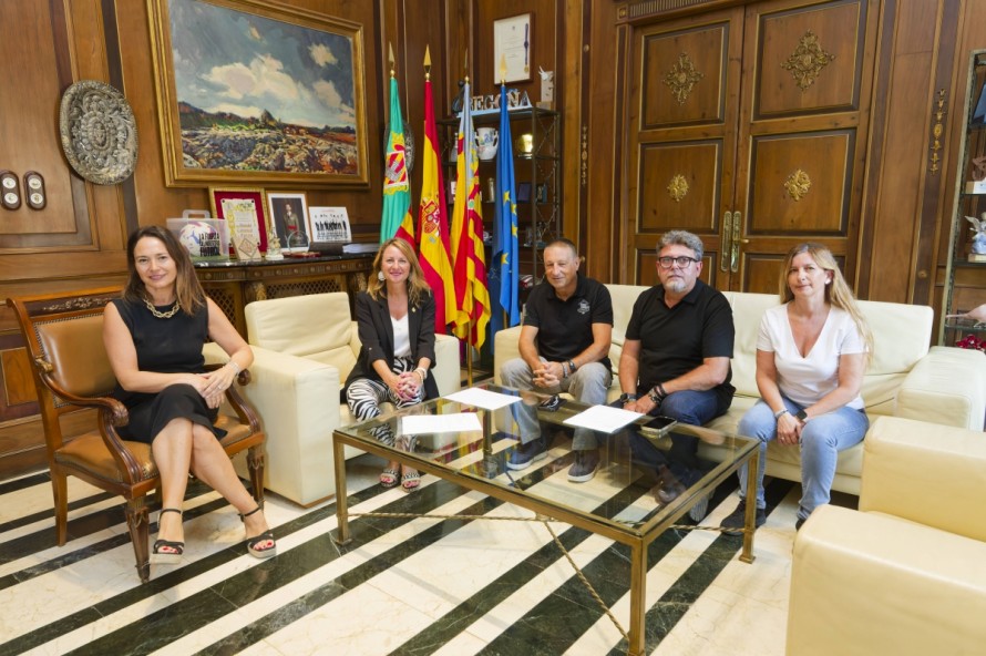 Carrasco recibe a la nueva directiva de las peñas del Castellón y estrecha lazos para trabajar de la mano