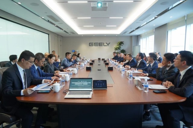 La UPV y la Generalitat abren la puerta a formación adaptada a Geely, el gigante automovilístico que llega a Almussafes