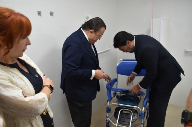 La Asociación Párkinson Alicante reforma su sede para ganar accesibilidad con la ayuda de 'Bienvenida a la Navidad'