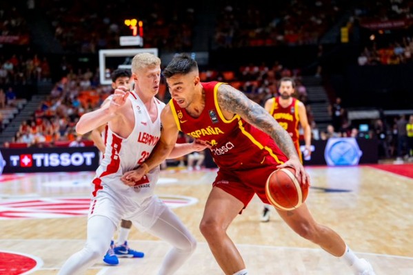 España vence su primer partido del Preolímpico de Valencia