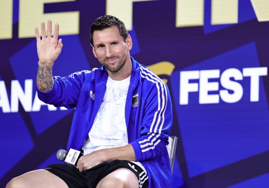Messi puso a su entorno en la pista del CD Eldense: 