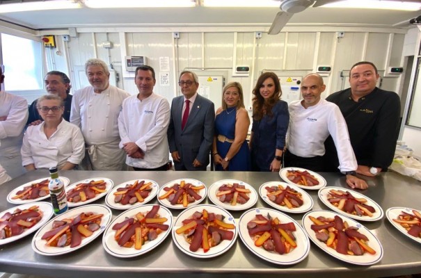 Alicante 'vende' su oferta culinaria en Oviedo para sucederla como capital nacional de la gastronomía