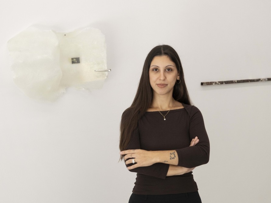 Sandra Mar pide un ‘deseo’ a través de la escultura en Rosa Santos