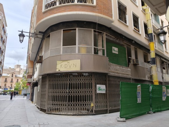McDonald's prepara desembarco en el centro de Elche: lunes, obras en un edificio en reforma con diez viviendas