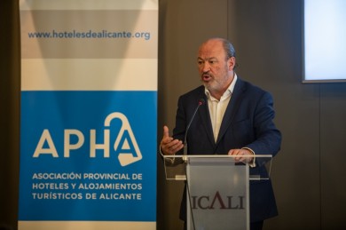 La Cámara sitúa al presidente de APHA Luis Castillo al frente de la comisión de Turismo