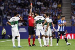 Un partido de suspensión para Redondo