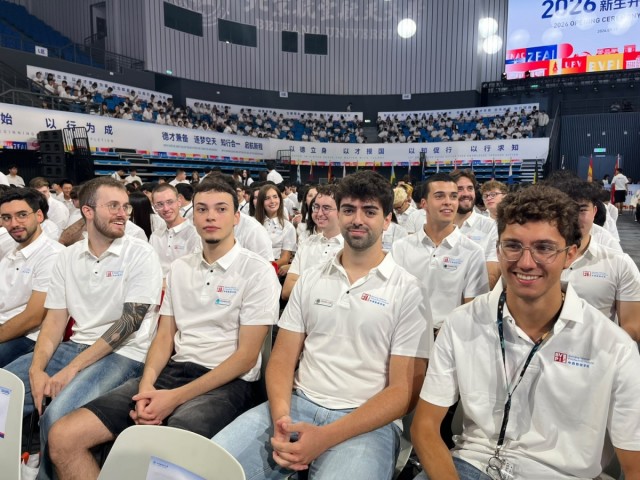Los primeros estudiantes valencianos en el campus de la UPV en China: 