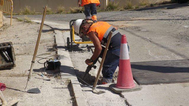 Elche ultima la instalación de 222 farolas en Bonavista con una inversión de 693.000 euros