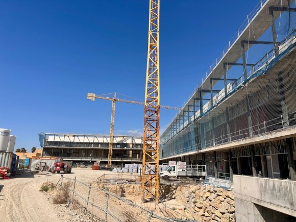 Sanidad mejora el acceso al Hospital Marina Baixa con una inversión de 1,5 millones en el nuevo aparcamiento exterior