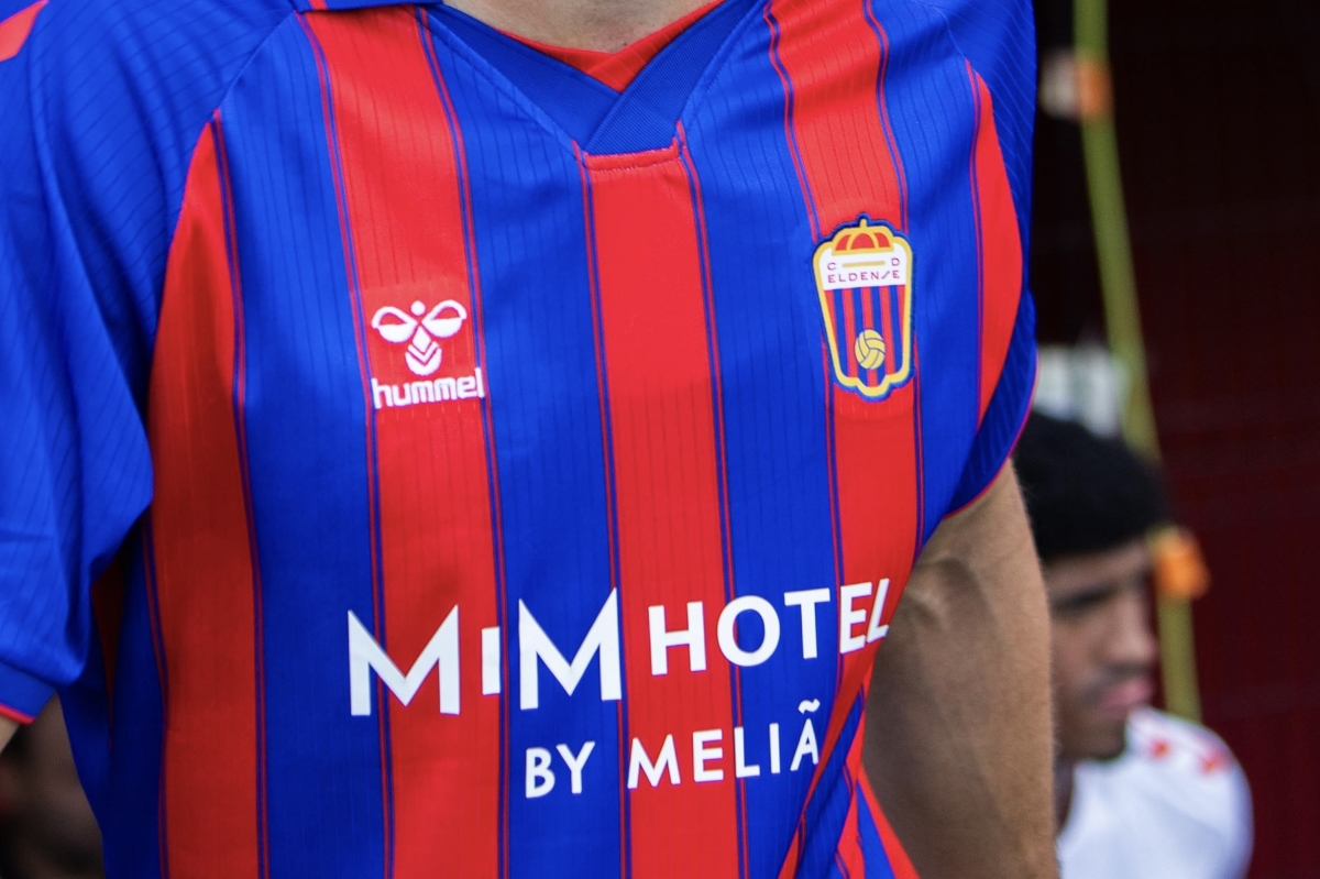 El CD Eldense estrenó patrocinador principal, una marca relacionada con Leo Messi, el nuevo propietario - Foto: LOF El CD Eldense estrenó patrocinador principal, una marca relacionada con Leo Messi, el nuevo propietario