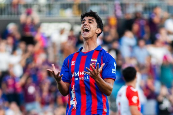 El CD Eldense de Javi Calleja y Leo Messi reacciona tarde ante una SD Eibar lanzada