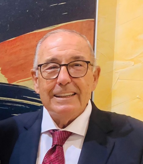Adiós a Javier Navarro-Valls: una vida vinculada a la Región Murcia, a la banca y, sobre todo, a su familia 