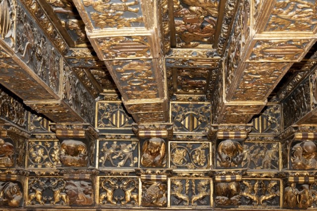 València impulsa la rehabilitación del artesonado del techo de la Sala Dorada de la Lonja