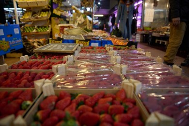 Fresas, naranjas, limones, guisantes, judías verdes, huevos y pescado disparan sus precios en el último año