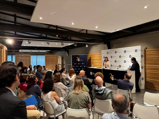 La Cátedra de Cultura Empresarial acerca su filosofía de trabajo al profesorado de la UV