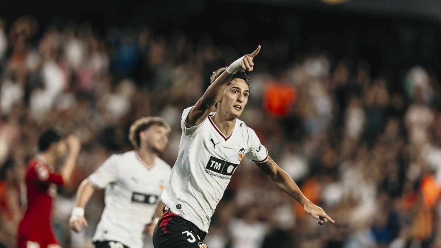 Aimar Blázquez debuta rozando el gol y entre lágrimas
