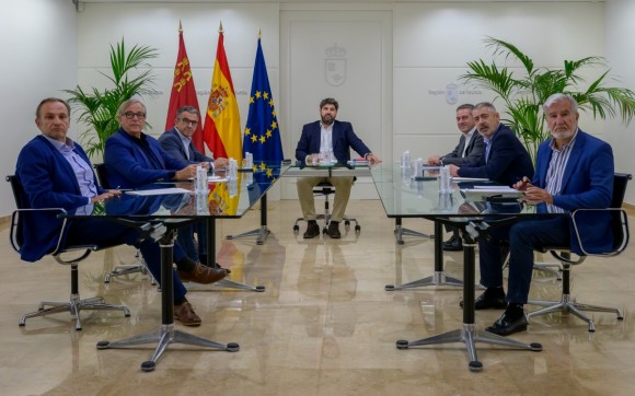 López Miras anuncia un nuevo Plan de Apoyo al sector agrario con 12 millones para hacer frente al encarecimiento de los costes