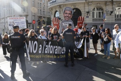 Asociaciones de víctimas de la Dana exigen prisión para Mazón al grito de 