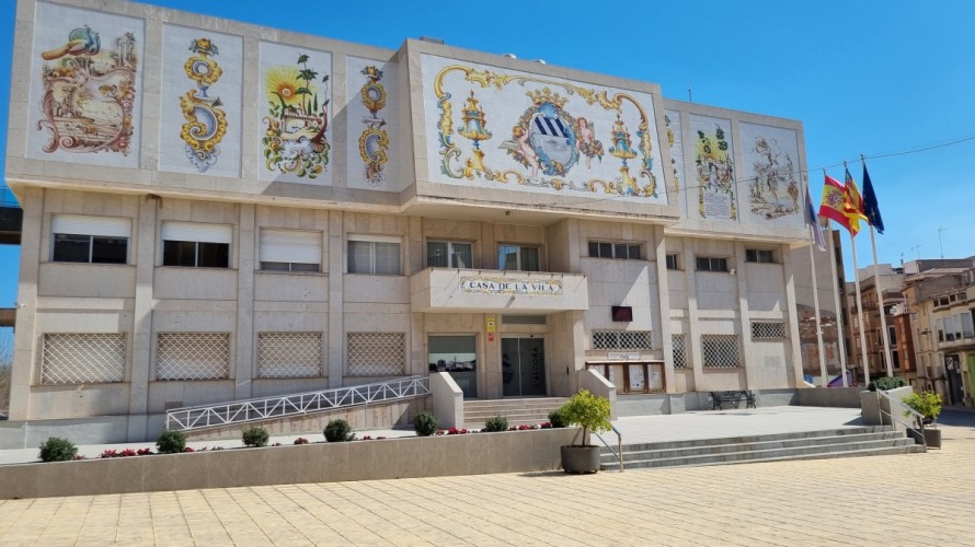 Moncofa y l'Alcora renovarán sus servicios de recogida de basura con contratos millonarios mientras Cervera invierte en su planta