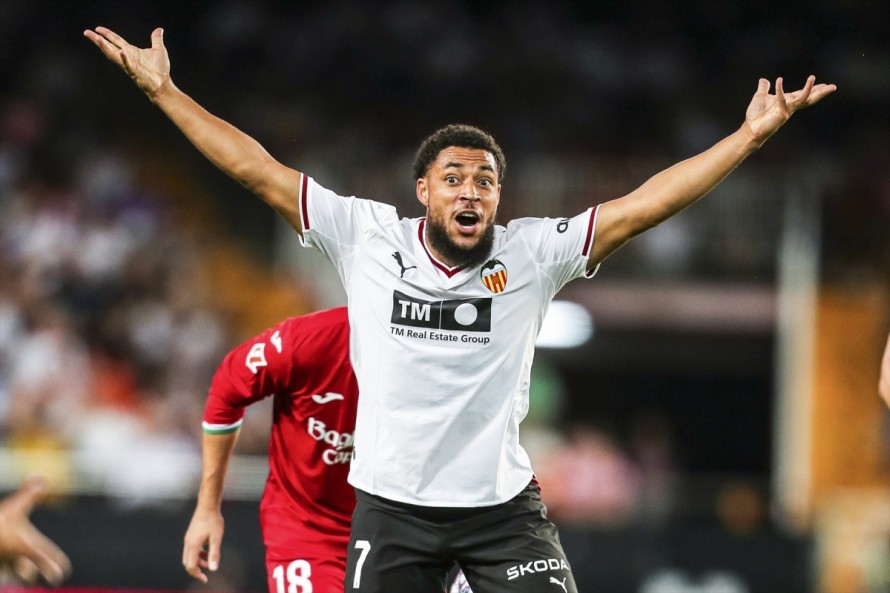 El Valencia llega al parón en descenso y a la espera de Javier Aguirre