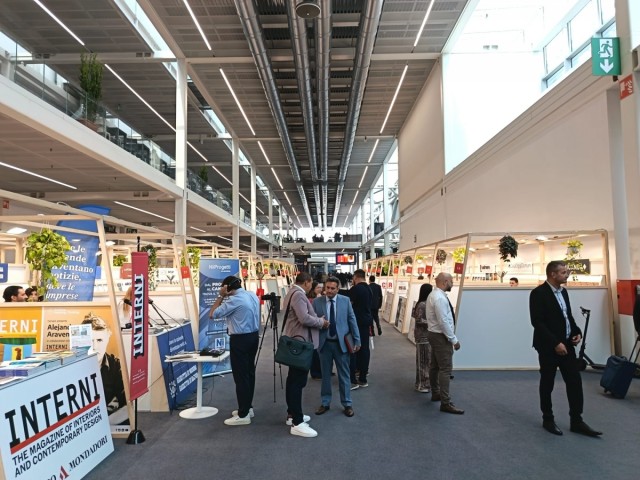 Cersaie arranca con fuerza: las imágenes del primer día de la feria de Bolonia