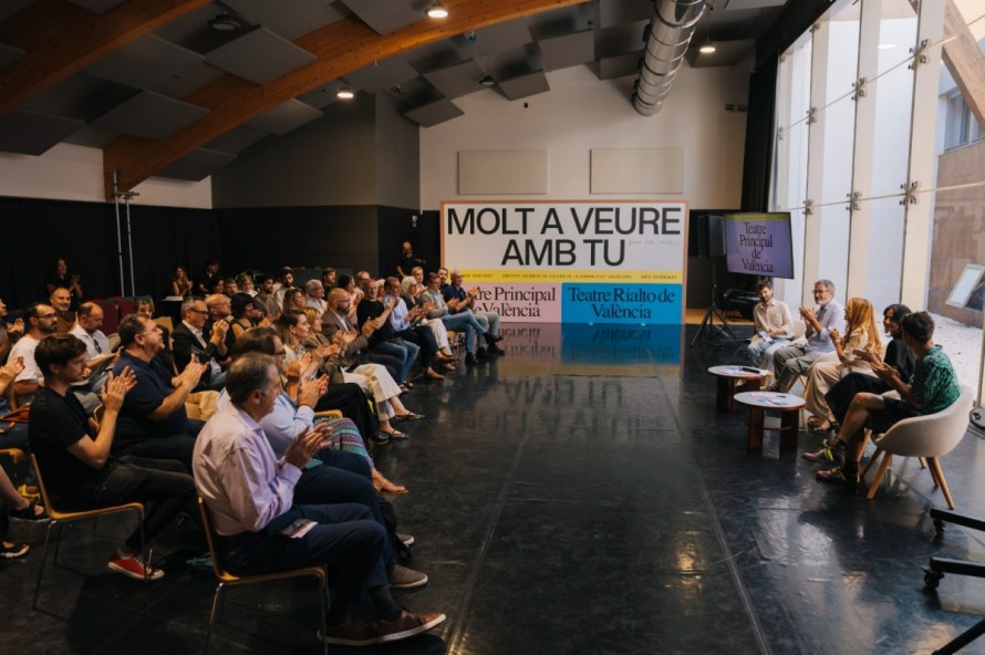 De la Odisea en clave de humor a una Medea en Benidorm: los 'nuevos clásicos' llenan los teatros de València