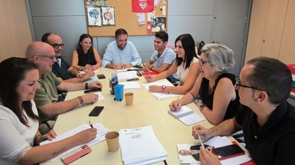 Pere Rostoll mantiene su primera reunión con el grupo socialista de Benidorm y ultima el comité electoral 