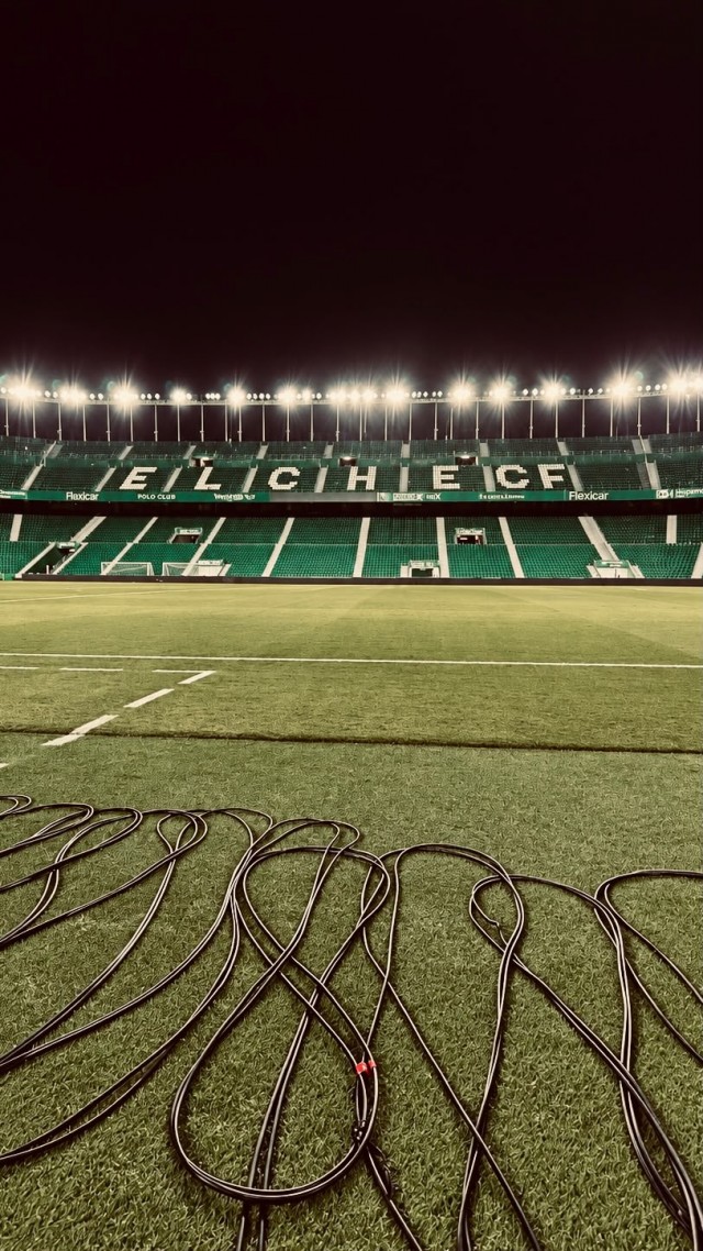 El Elche CF valora concentrar al equipo durante unos días del presente parón, mientras el césped del Martínez Valero cambia de muda