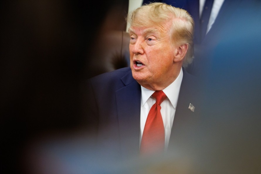 Trump dice que no frenará crecimiento de la IA ahora que EEUU 