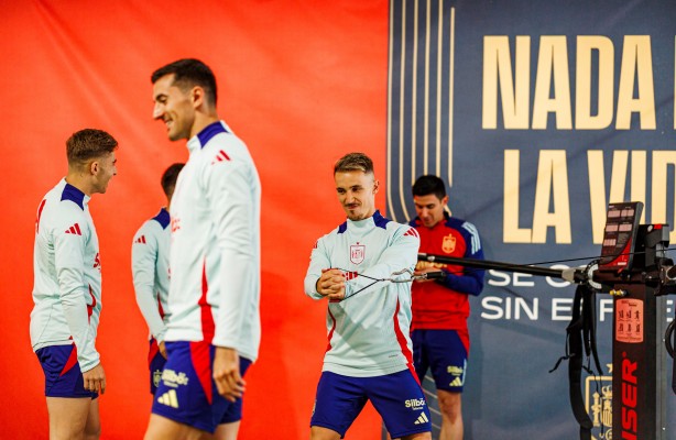 Yamal, Nico y Fabián no entrenan con el grupo; Laporte al margen
