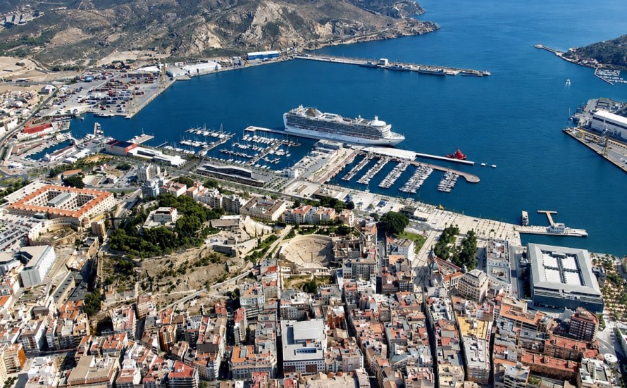 El Puerto de Cartagena prepara un contrato de 4,7 millones para llevar electricidad a los cruceros