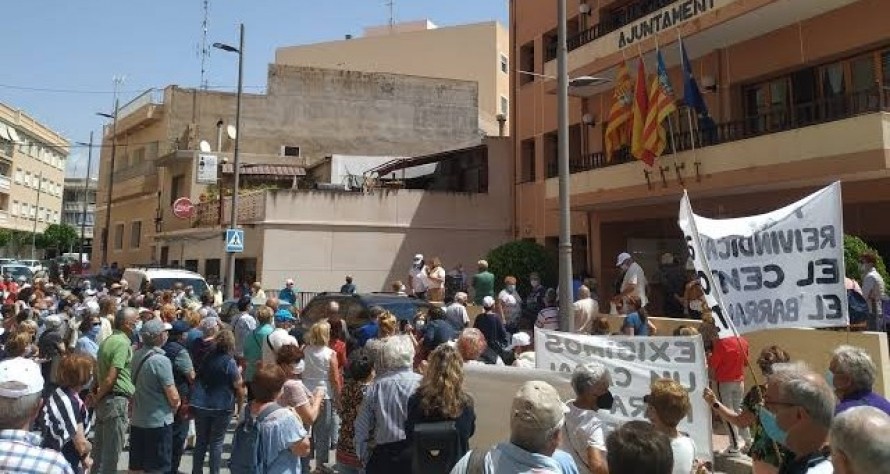 Asociaciones de El Campello vuelven a la calle para reclamar un espacio de reunión y actividades