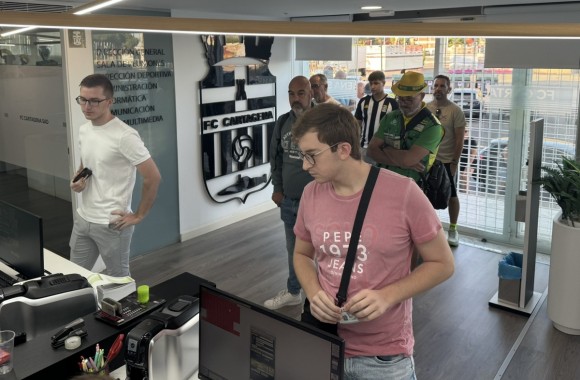 Ver el clásico Efesé-Murcia cuesta desde 10 euros para los abonados locales, 20 para el resto y 30 para los visitantes