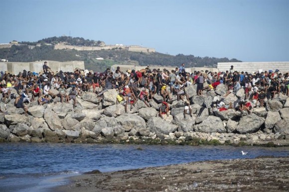 El Gobierno refuerza la frontera en Ceuta ante llamamientos para una nueva entrada masiva