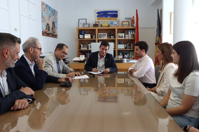 El Ayuntamiento de Burjassot y la Universitat de València crean una cátedra para difundir el legado de Vicent Andrés Estellés