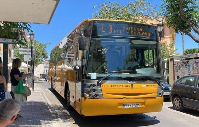 El Bus a la Playa de Paterna alcanza este verano la mayor cifra de viajeros de los últimos años con 12.525 usuarios